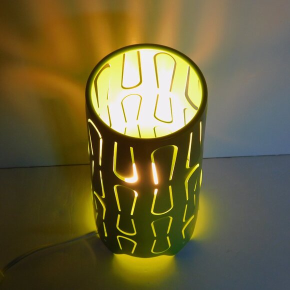 VTG 90s IKEA Kajuta Lime Green 12" Retro Modern Cut out Metal table Lamp - Picture 7 of 11